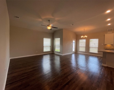 8113 Northgate Loop - Photo Thumbnail 8