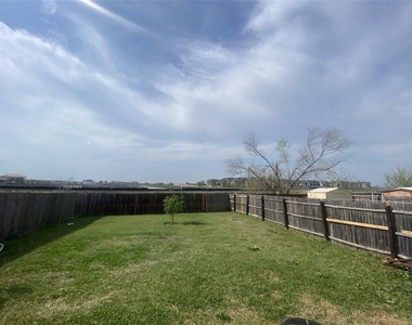 12840 Saint Mary Dr - Photo Thumbnail 9