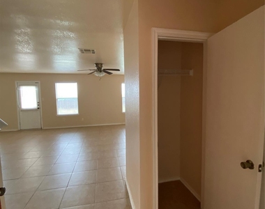 12840 Saint Mary Dr - Photo Thumbnail 5