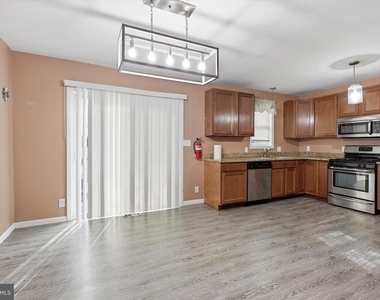 334 N Oakland Avenue - Photo Thumbnail 5