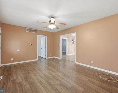 334 N Oakland Avenue - Photo Thumbnail 4