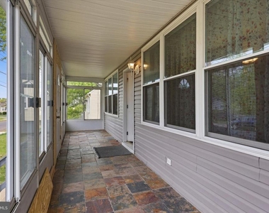 334 N Oakland Avenue - Photo Thumbnail 2