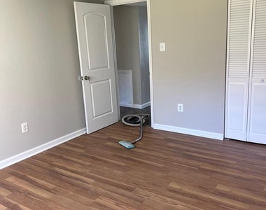 16 Maynard Drive - Photo Thumbnail 5