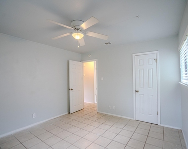 12403 Tree Line Dr - Photo Thumbnail 9
