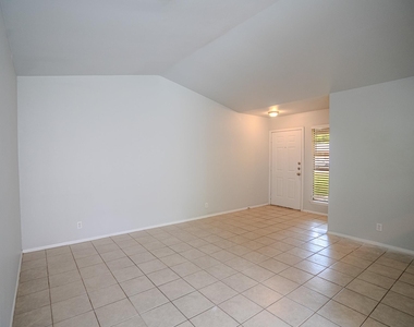 12403 Tree Line Dr - Photo Thumbnail 5