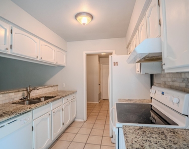 12403 Tree Line Dr - Photo Thumbnail 6