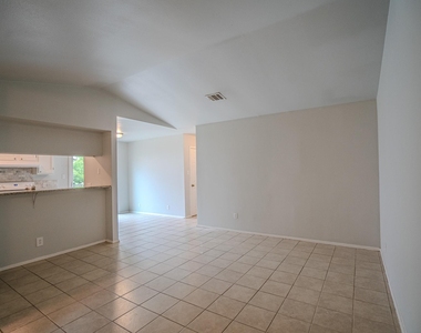 12403 Tree Line Dr - Photo Thumbnail 3