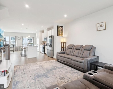 47 Rosemary Way - Photo Thumbnail 7