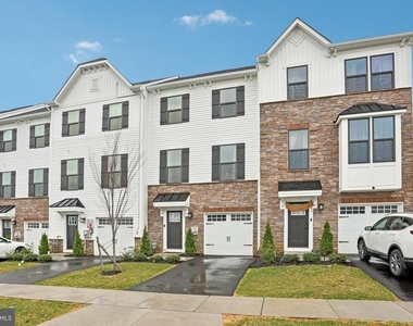 47 Rosemary Way - Photo Thumbnail 2