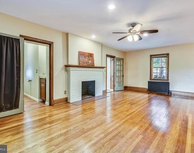 5503 44th Avenue - Photo Thumbnail 2