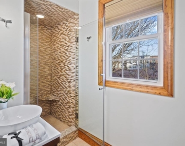 5503 44th Avenue - Photo Thumbnail 4