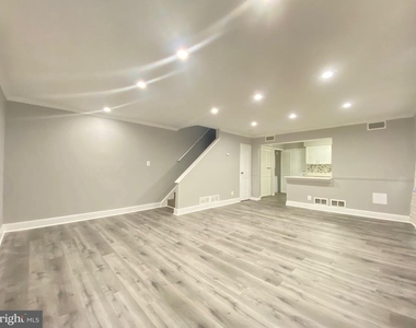 2301 Houston Street - Photo Thumbnail 2