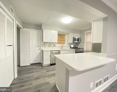 2301 Houston Street - Photo Thumbnail 5