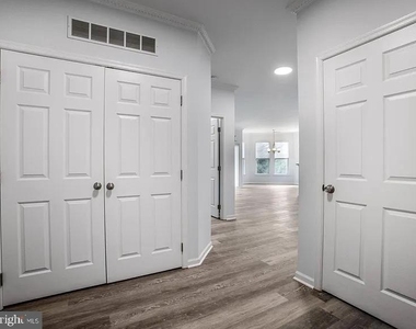 1301 Karen Boulevard - Photo Thumbnail 8