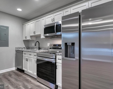 6722 Brentwood Avenue - Photo Thumbnail 5