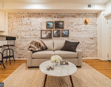 619 11th Street Ne - Photo Thumbnail 2