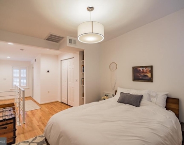 619 11th Street Ne - Photo Thumbnail 3