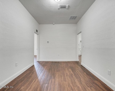 2410 Mcquade Street - Photo Thumbnail 3