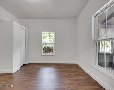 2410 Mcquade Street - Photo Thumbnail 7