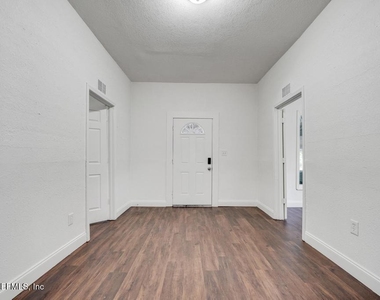 2410 Mcquade Street - Photo Thumbnail 4