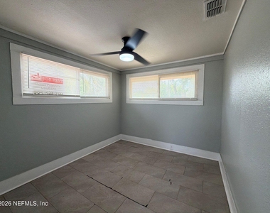 7210 Elwood Avenue - Photo Thumbnail 6