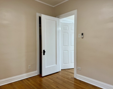 2125 Wesley Avenue - Photo Thumbnail 10