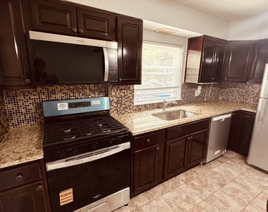 5544 N Campbell Avenue - Photo Thumbnail 3