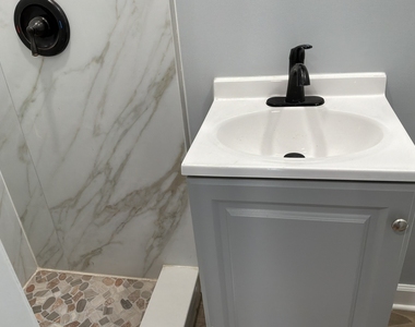 224 E Cass Street - Photo Thumbnail 5