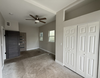 5942 S Justine Street - Photo Thumbnail 3