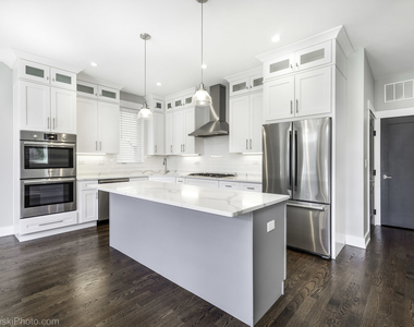4317 S Forrestville Avenue - Photo Thumbnail 3