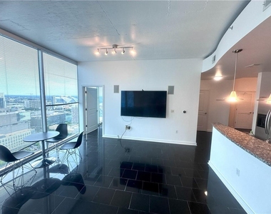 400 W Peachtree Street Nw - Photo Thumbnail 3