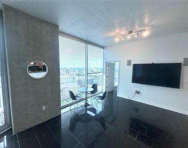 400 W Peachtree Street Nw - Photo Thumbnail 1