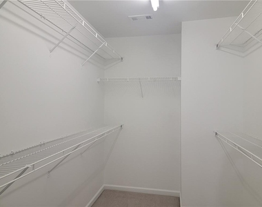 2448 Fairlie Drive - Photo Thumbnail 9