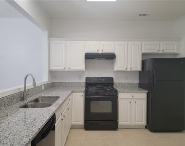 2448 Fairlie Drive - Photo Thumbnail 6