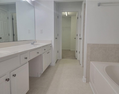 2448 Fairlie Drive - Photo Thumbnail 10