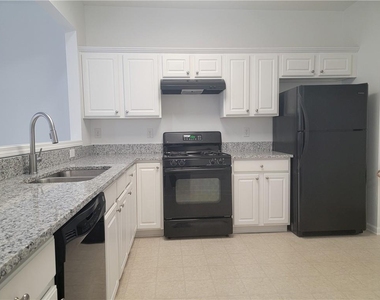 2448 Fairlie Drive - Photo Thumbnail 5
