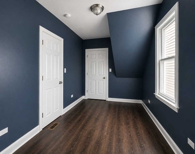 2114 W 51st Street - Photo Thumbnail 7