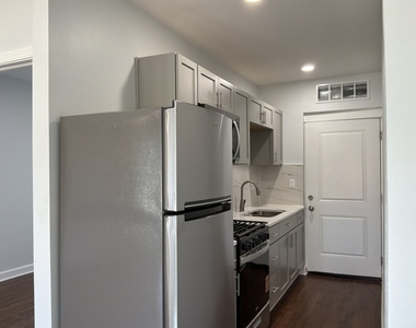 224 E Cass Street - Photo Thumbnail 5
