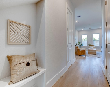 5138 Rosslyn Road - Photo Thumbnail 26