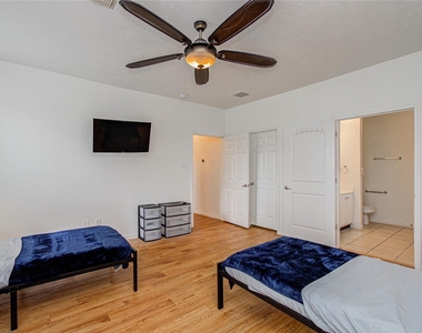24135 Pinecreek Point - Photo Thumbnail 16