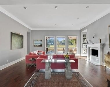 1443 Sugar Creek Boulevard - Photo Thumbnail 7