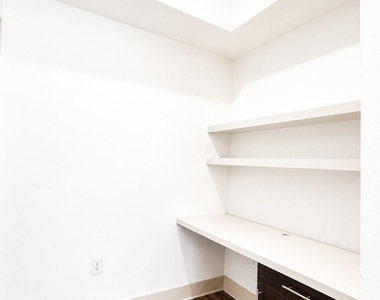 2222 Smith Street - Photo Thumbnail 4