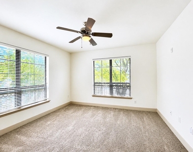 2222 Smith Street - Photo Thumbnail 6