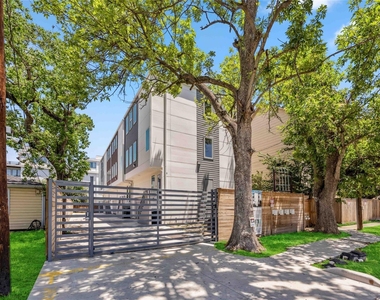 1111 W 21st Street - Photo Thumbnail 33