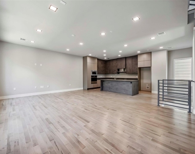 1111 W 21st Street - Photo Thumbnail 17