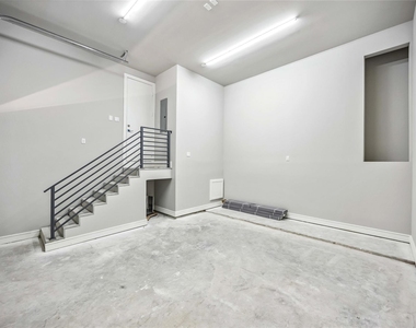 1111 W 21st Street - Photo Thumbnail 32