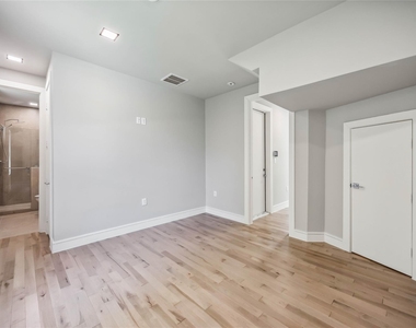 1111 W 21st Street - Photo Thumbnail 27