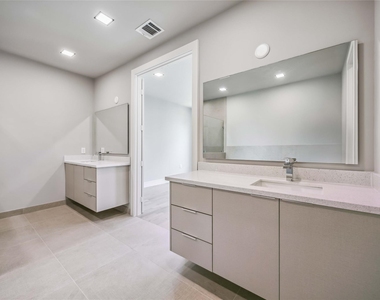 1111 W 21st Street - Photo Thumbnail 26