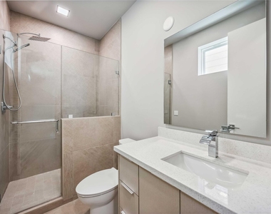 1111 W 21st Street - Photo Thumbnail 23
