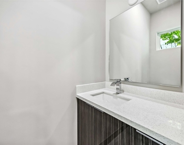 1111 W 21st Street - Photo Thumbnail 25
